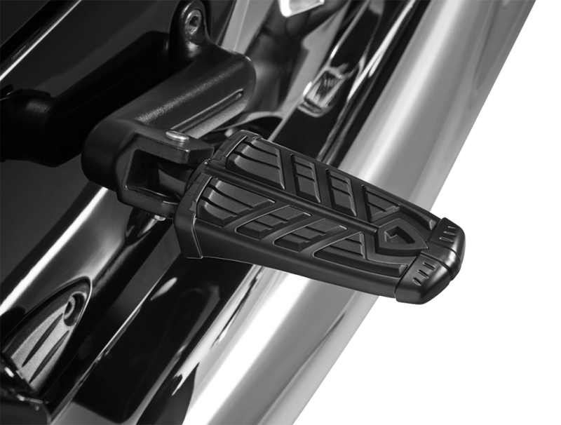 Kuryakyn 5657 Spear Footpegs satin black installed
