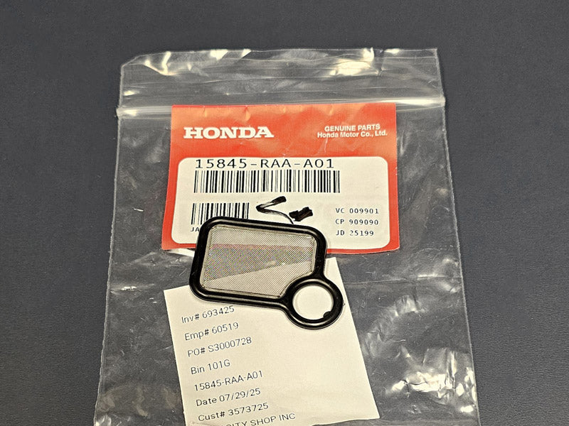 Genuine Honda packaging for 15845-RAA-A01 VTC oil filter