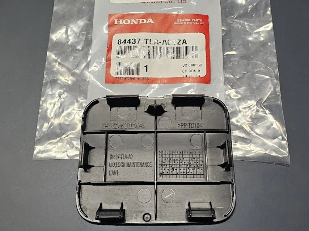 OEM rear tailgate maintenance lid deep black 2018-2022 CR-V Rear View